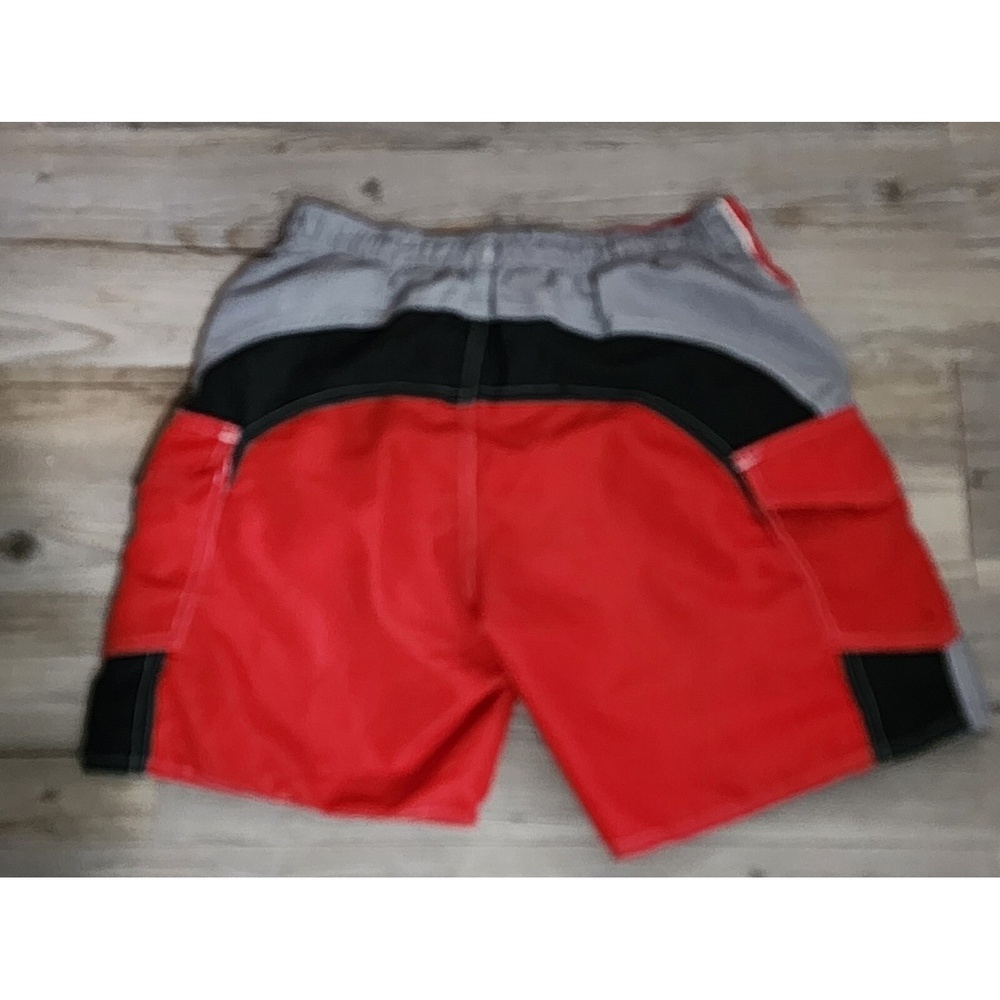 Quad Sevett‎ Swim Trunks Cargo Pockets Red Gray Black Kids Size 8/10 - Picture 2 of 4